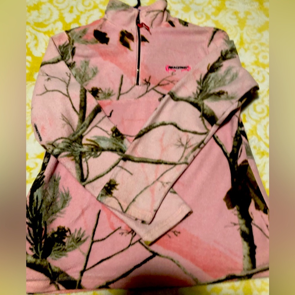 Real tree size small pink sweater